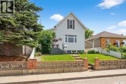 1037 Lillooet STREET W Moose Jaw, SK S6H 4Z9