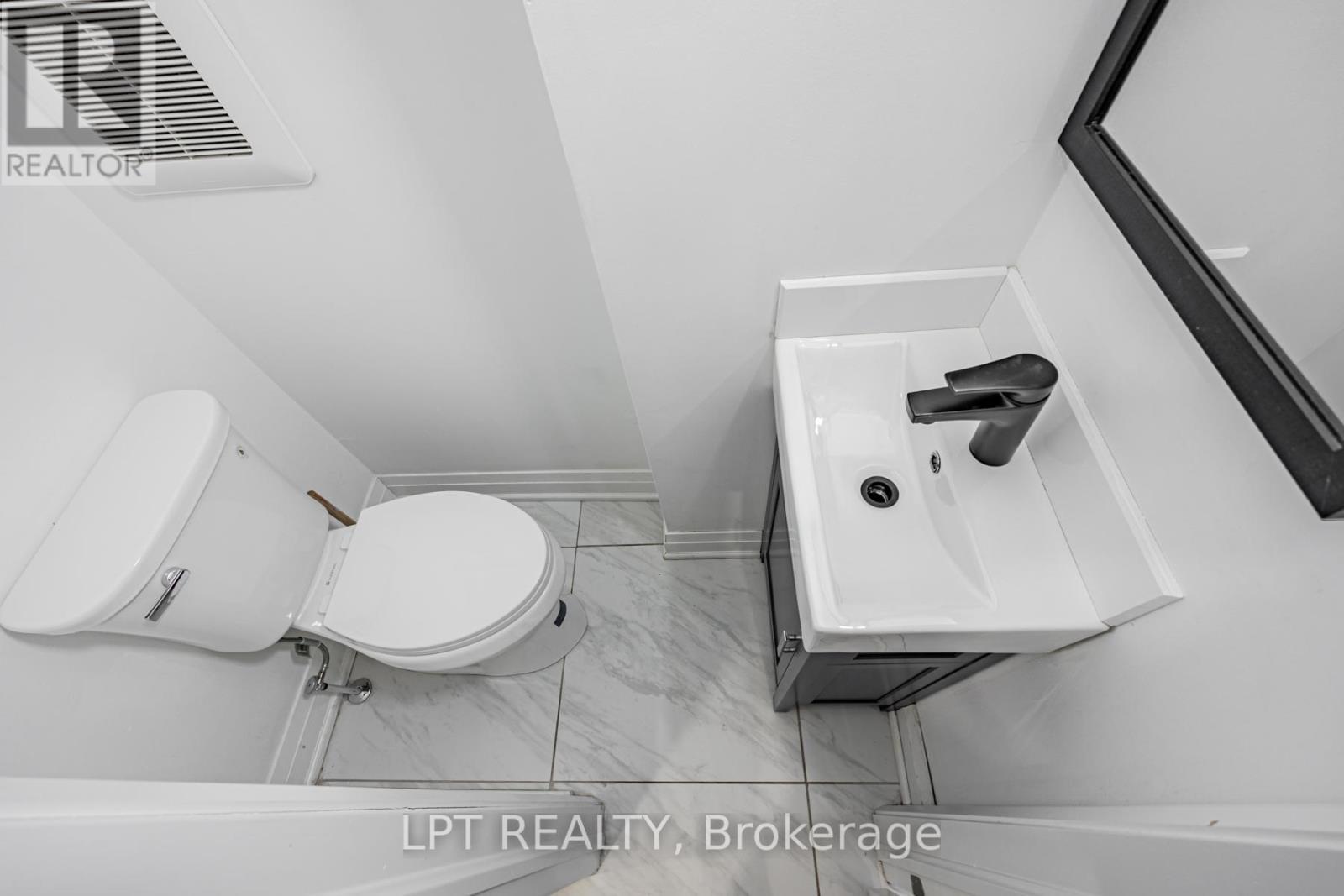 201 Ritson Road S, Oshawa, ON - Photo Showing Bathroom