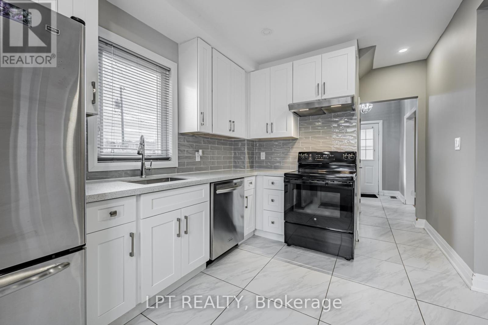 201 Ritson Road S, Oshawa, ON - Indoor Photo Showing Kitchen