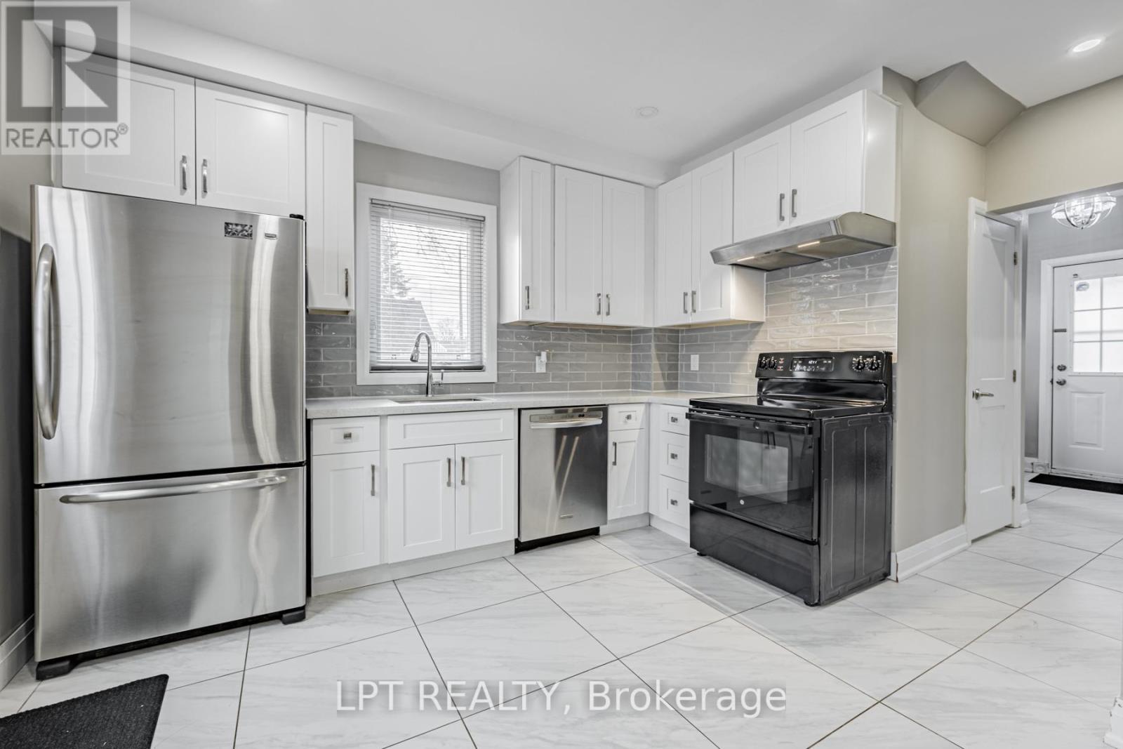201 Ritson Road S, Oshawa, ON - Indoor Photo Showing Kitchen