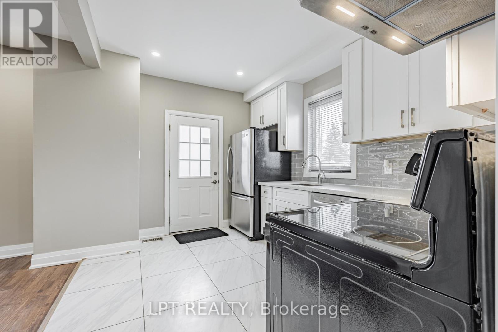 201 Ritson Road S, Oshawa, ON - Indoor Photo Showing Kitchen