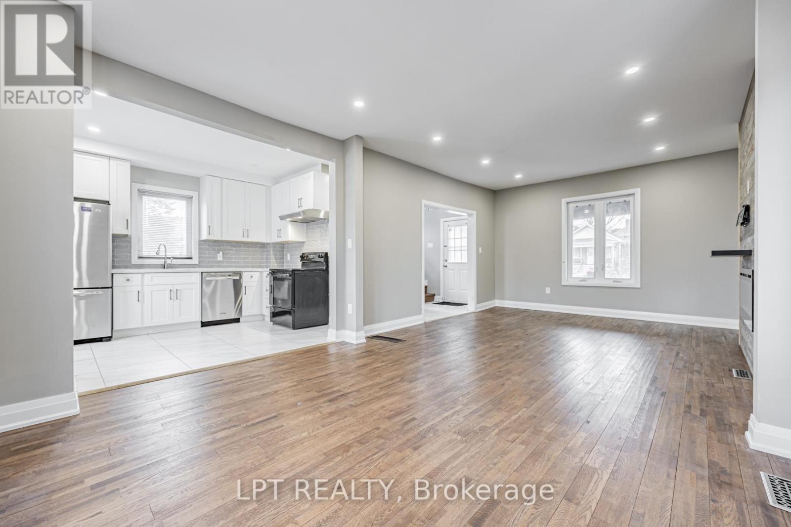 201 Ritson Road S, Oshawa, ON - Indoor Photo Showing Kitchen
