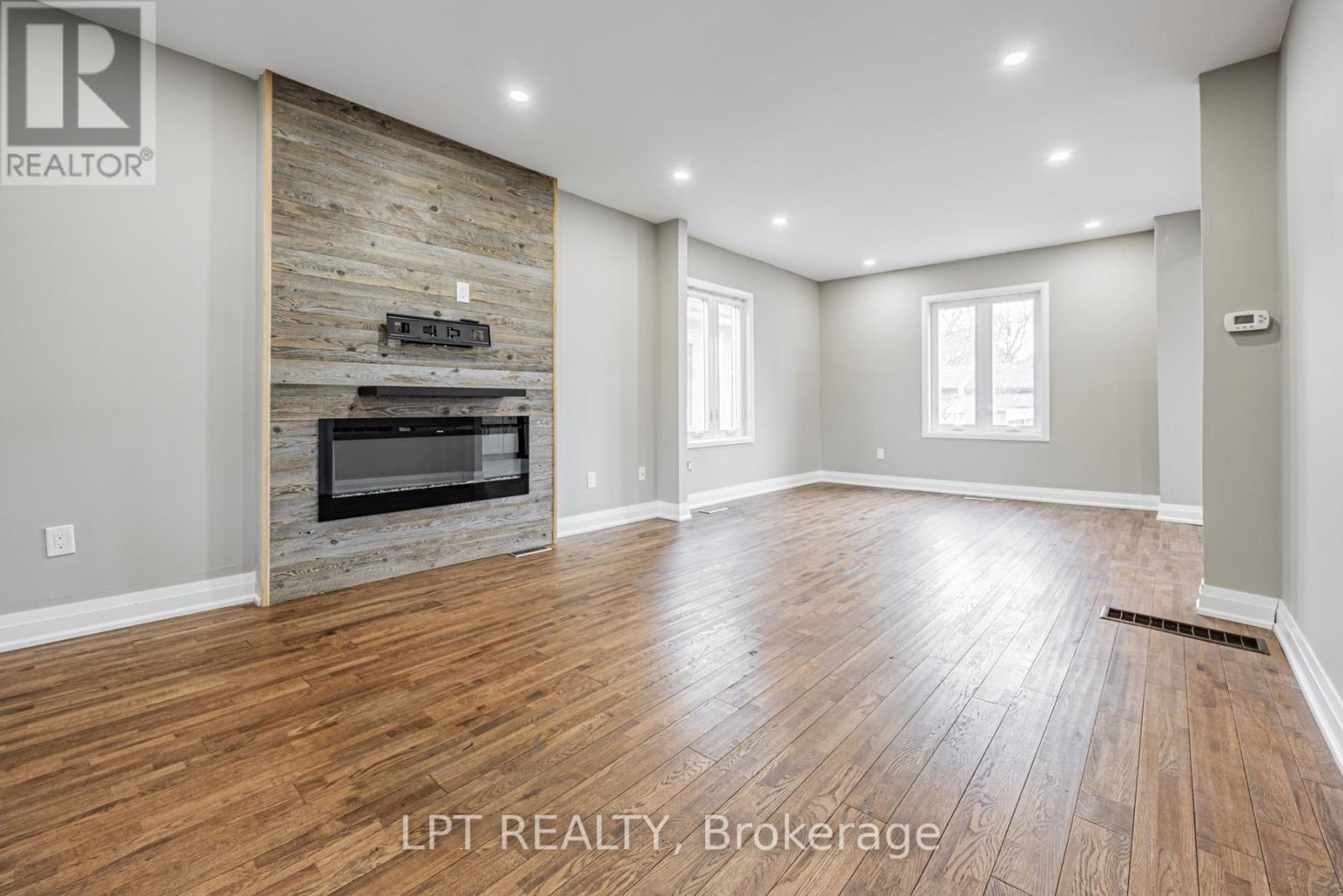 201 Ritson Road S, Oshawa, ON - Indoor Photo Showing Living Room With Fireplace