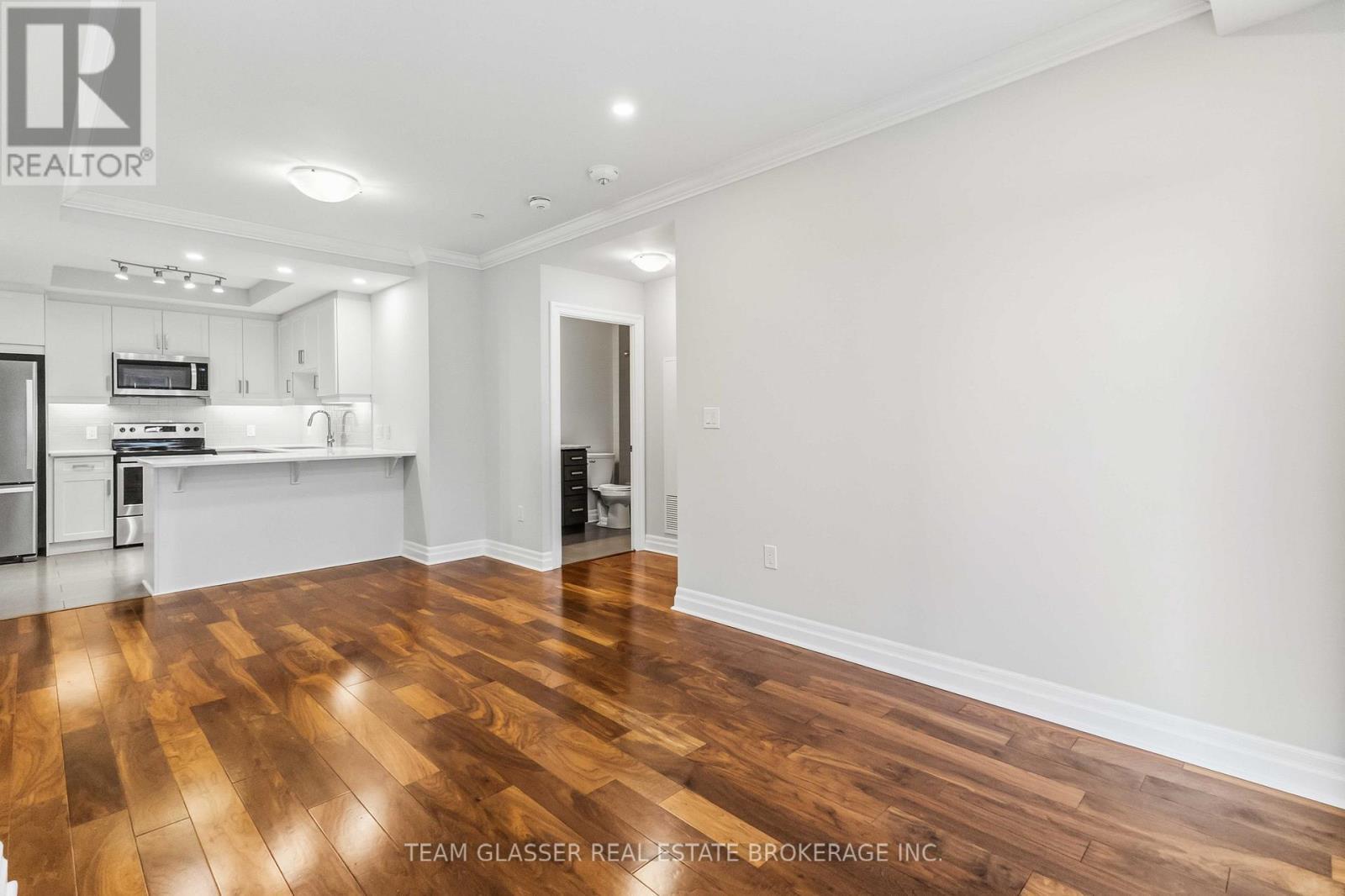 1308 - 505 Talbot Street, London East (East F), ON - Indoor Photo Showing Kitchen With Stainless Steel Kitchen With Upgraded Kitchen
