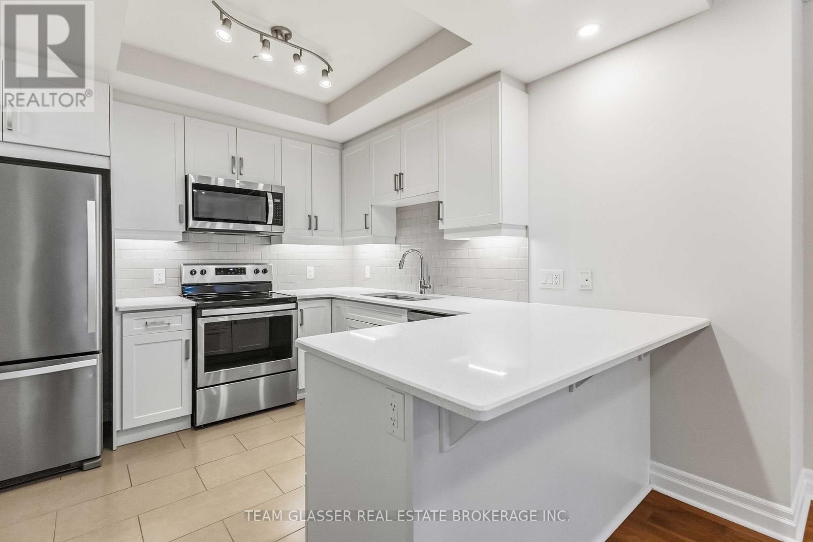 1308 - 505 Talbot Street, London East (East F), ON - Indoor Photo Showing Kitchen With Stainless Steel Kitchen With Upgraded Kitchen