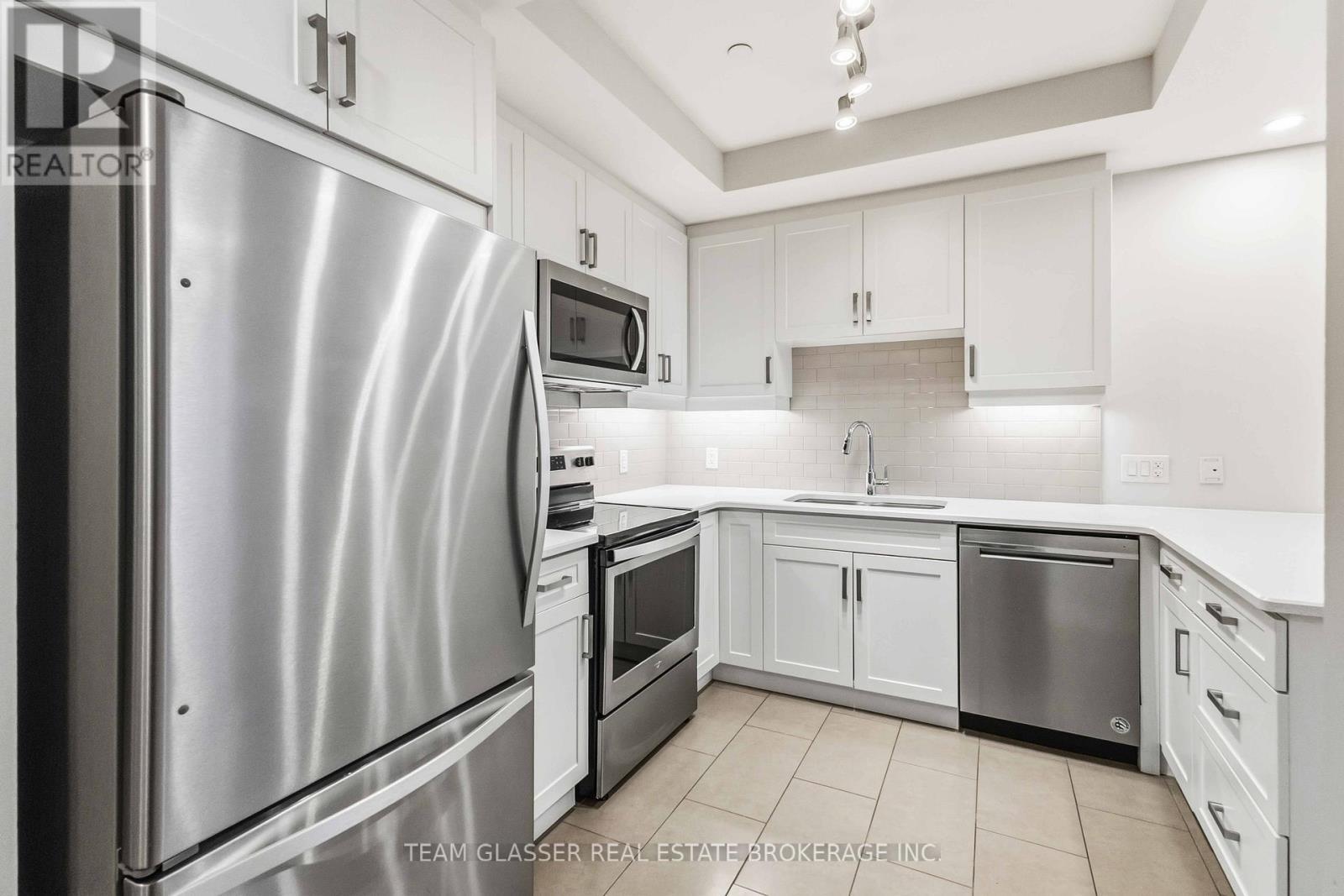 1308 - 505 Talbot Street, London East (East F), ON - Indoor Photo Showing Kitchen With Stainless Steel Kitchen With Upgraded Kitchen