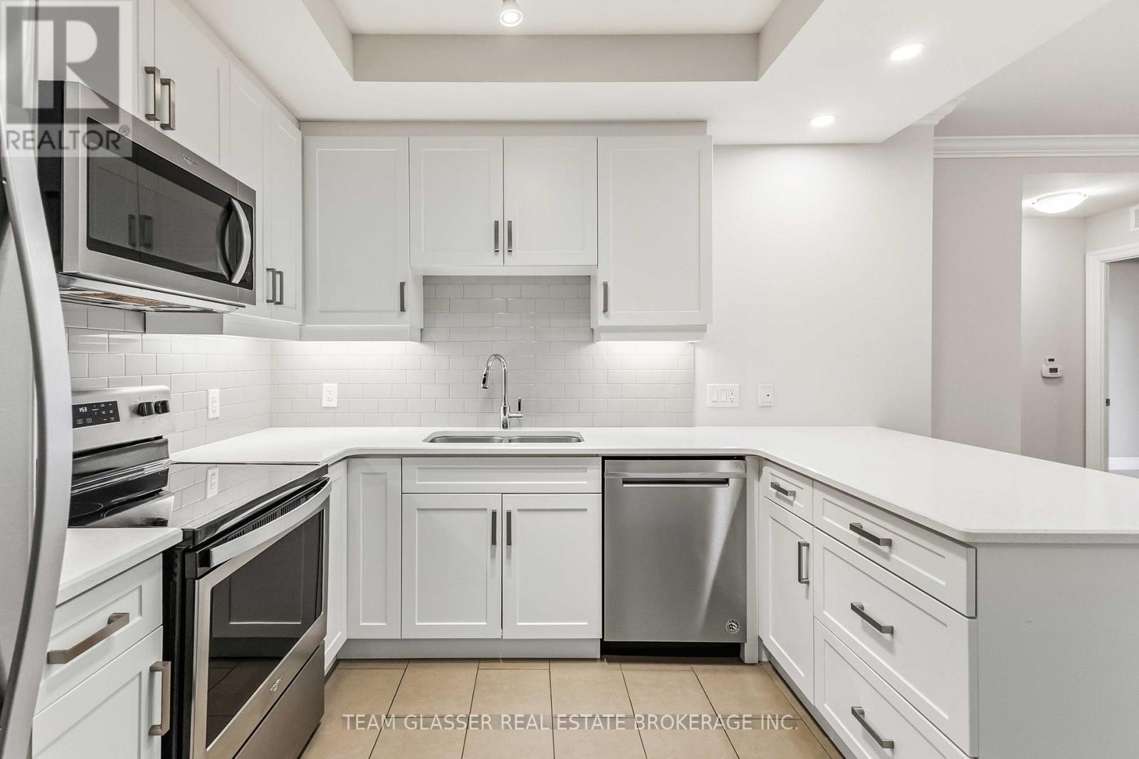 1308 - 505 Talbot Street, London East (East F), ON - Indoor Photo Showing Kitchen With Stainless Steel Kitchen With Double Sink