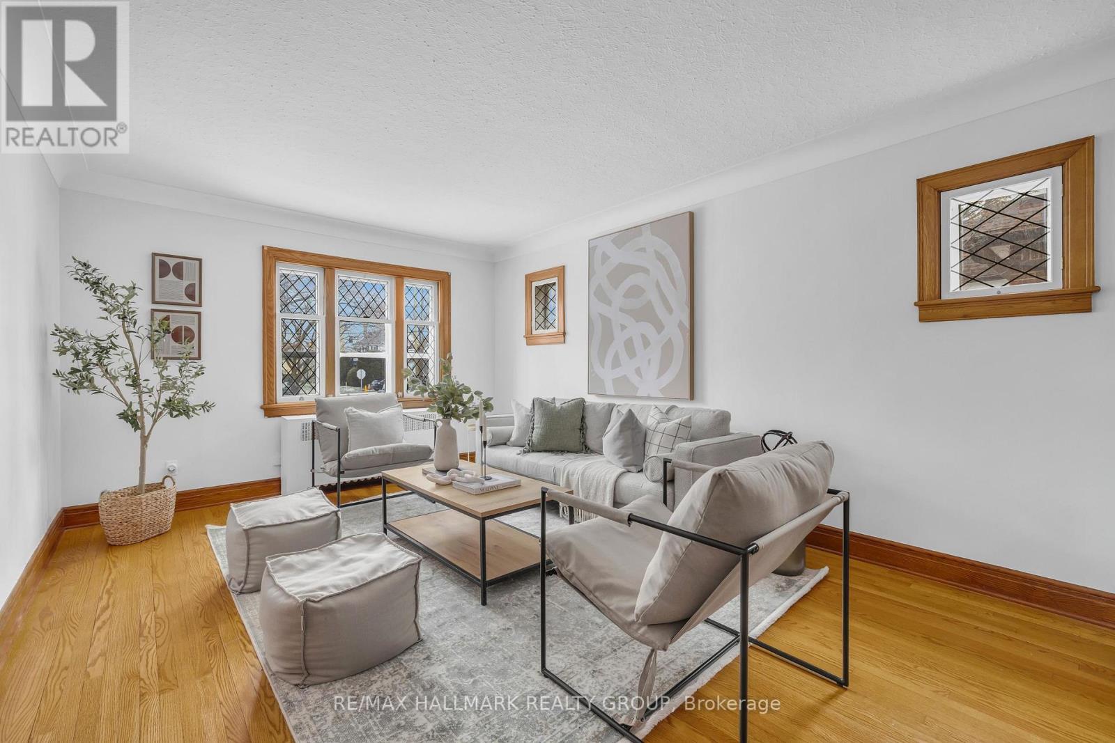 150 Ruskin Street, Ottawa, ON - Indoor Photo Showing Living Room