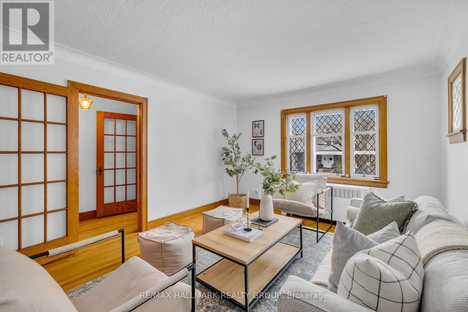 150 Ruskin Street, Ottawa, ON - Indoor Photo Showing Living Room