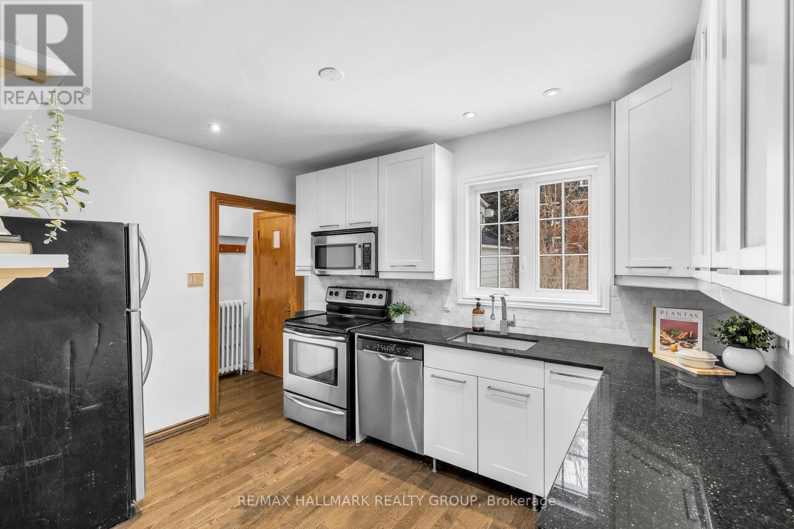 150 Ruskin Street, Ottawa, ON - Indoor Photo Showing Kitchen