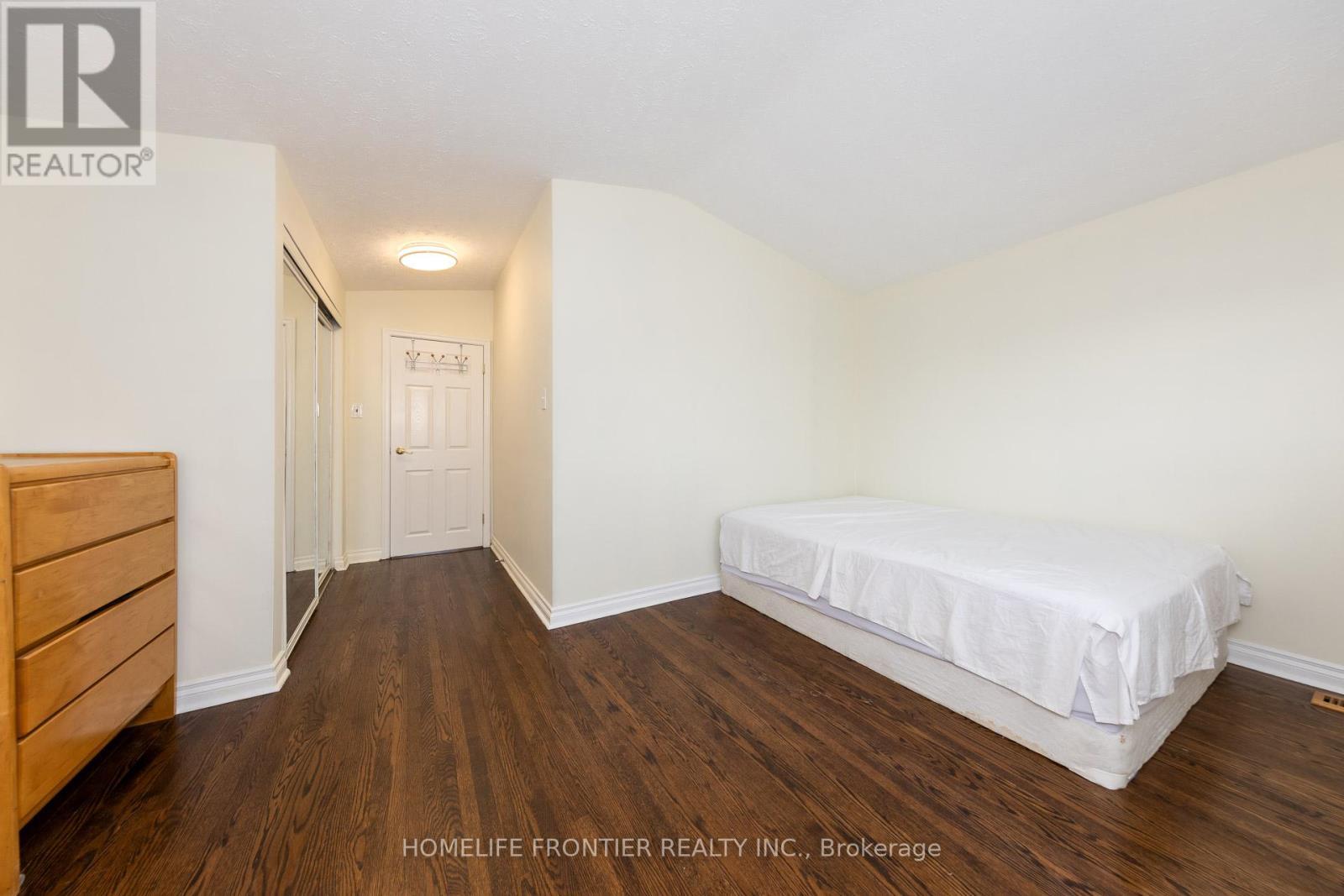 3223 Constitution Boulevard, Mississauga, ON - Indoor Photo Showing Bedroom