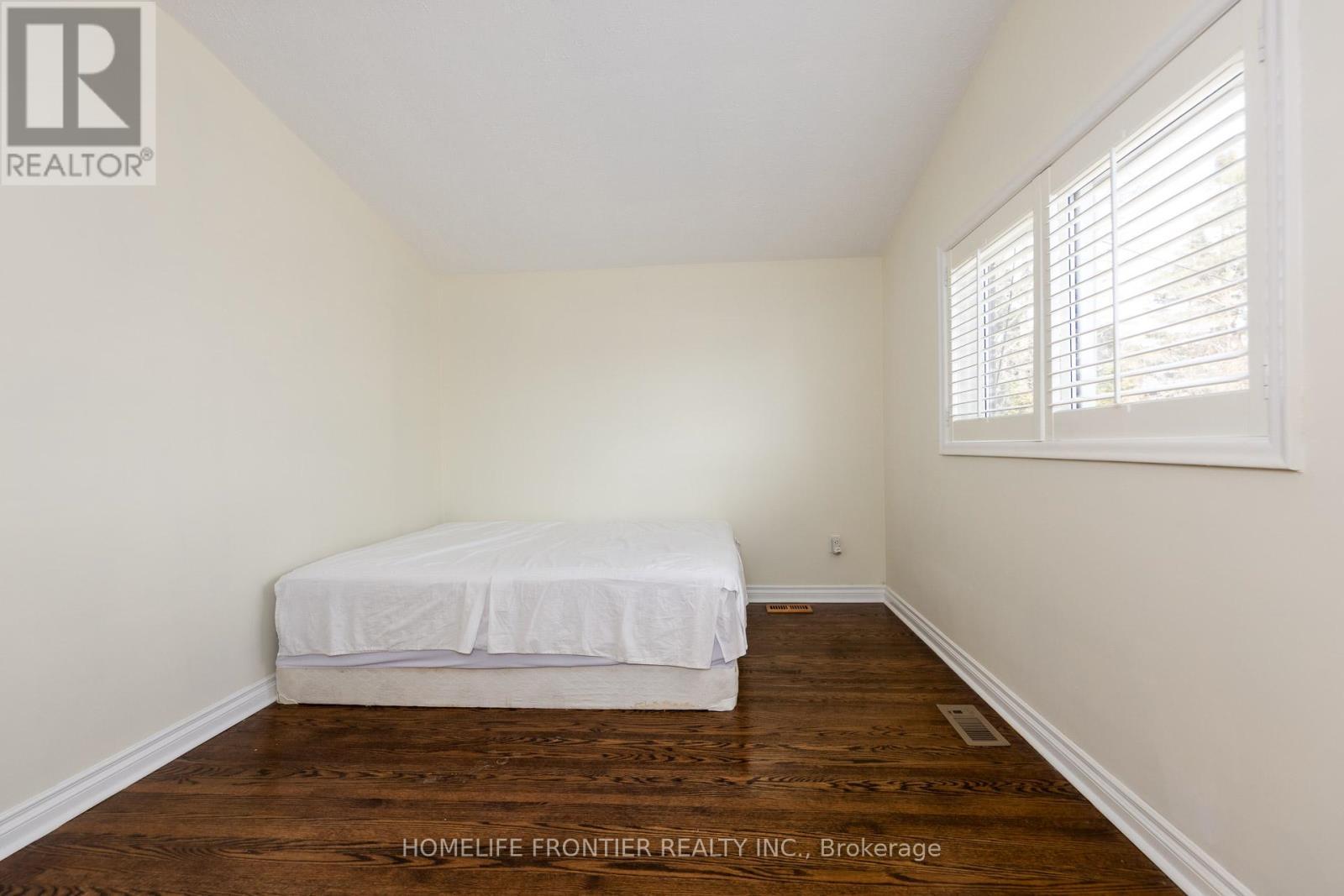 3223 Constitution Boulevard, Mississauga, ON - Indoor Photo Showing Bedroom