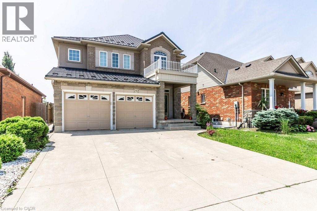 252 Thorner Drive, Hamilton, ON - Outdoor With Facade