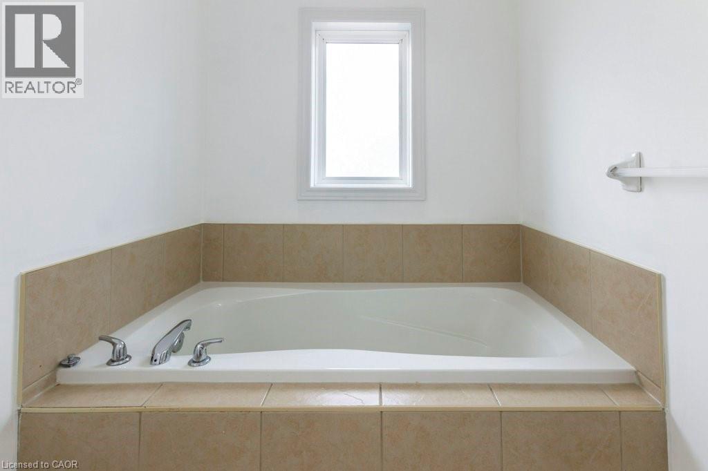 252 Thorner Drive, Hamilton, ON - Indoor Photo Showing Bathroom