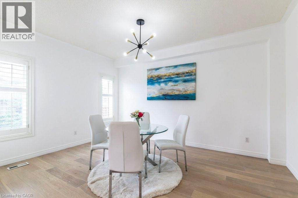 252 Thorner Drive, Hamilton, ON - Indoor Photo Showing Dining Room