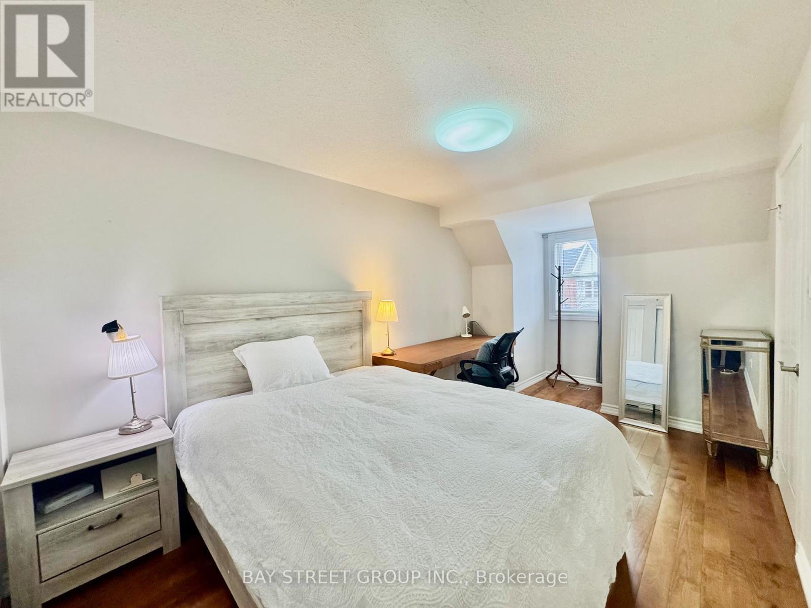 38A - 5940 Glen Erin Drive, Mississauga, ON - Indoor Photo Showing Bedroom