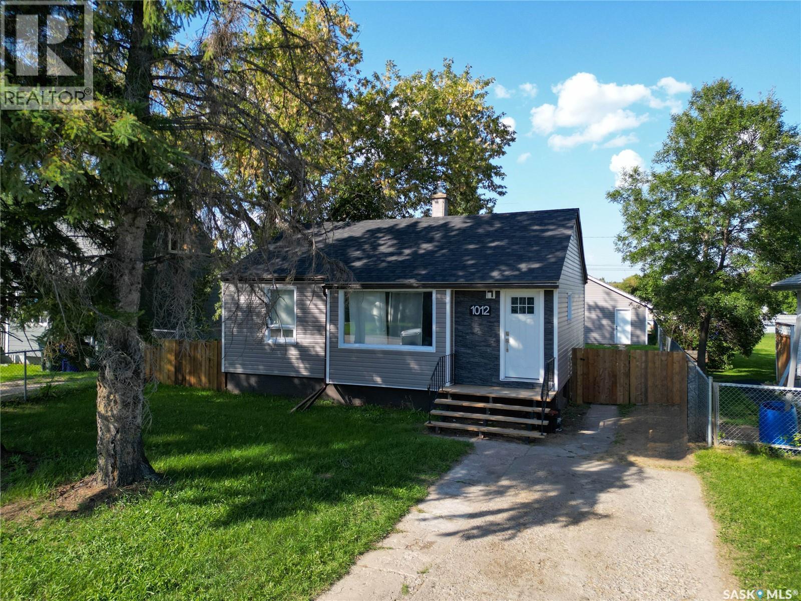 1012 4Th Street E, Prince Albert, SK - Outdoor
