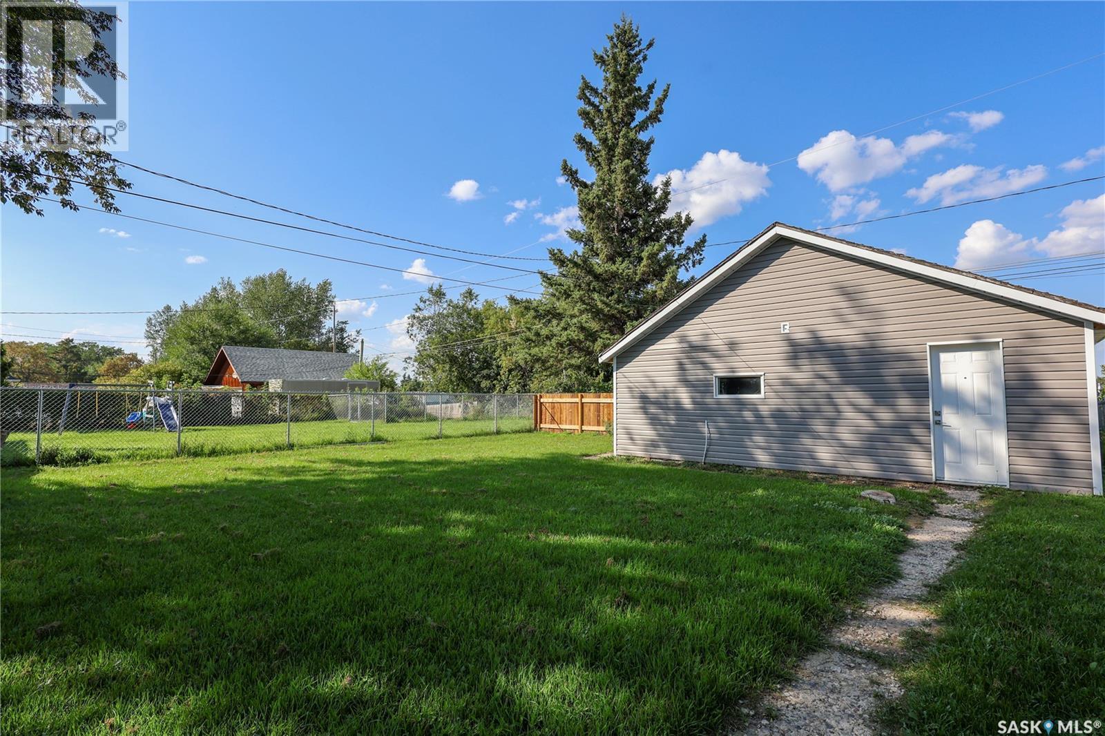 1012 4Th Street E, Prince Albert, SK - Outdoor