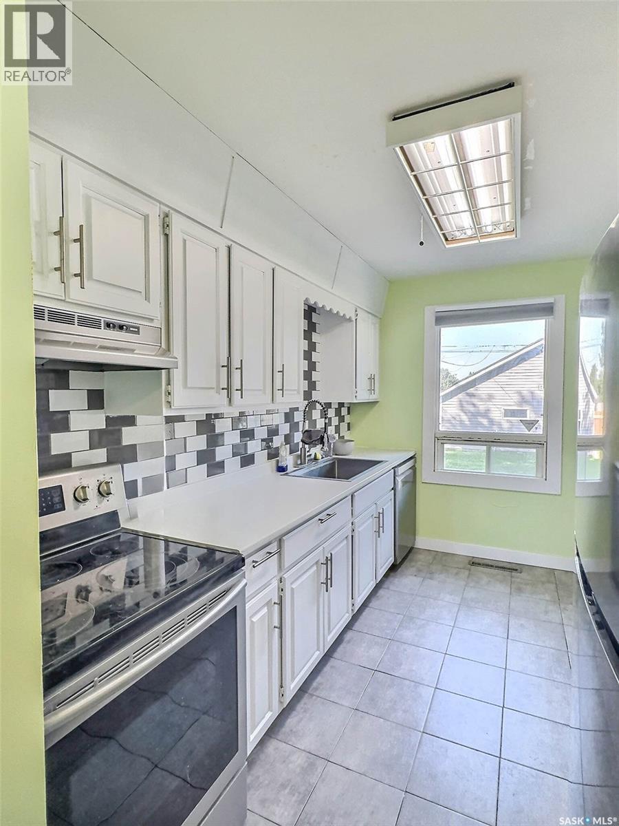 1012 4Th Street E, Prince Albert, SK - Indoor Photo Showing Kitchen