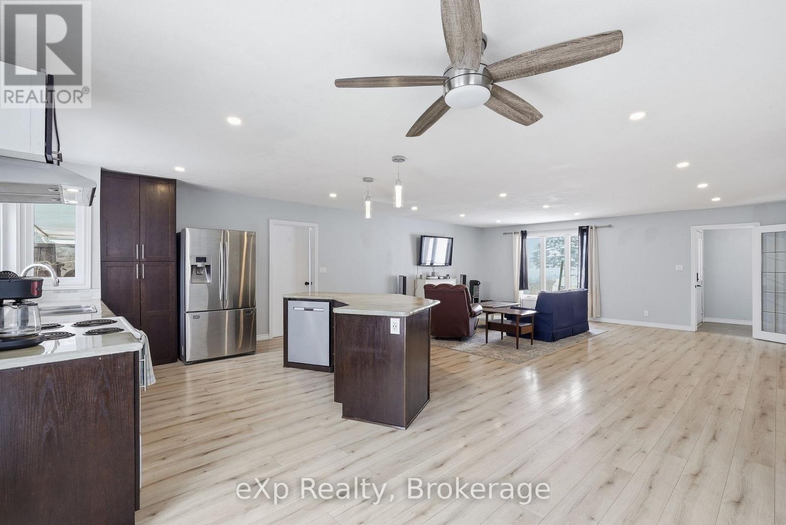 Kitchen and dining - 60 Main Street E, Mapleton, ON - Indoor Photo Showing Kitchen