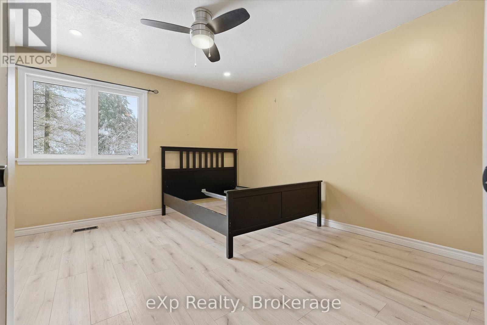 Bedroom front view - 60 Main Street E, Mapleton, ON - Indoor