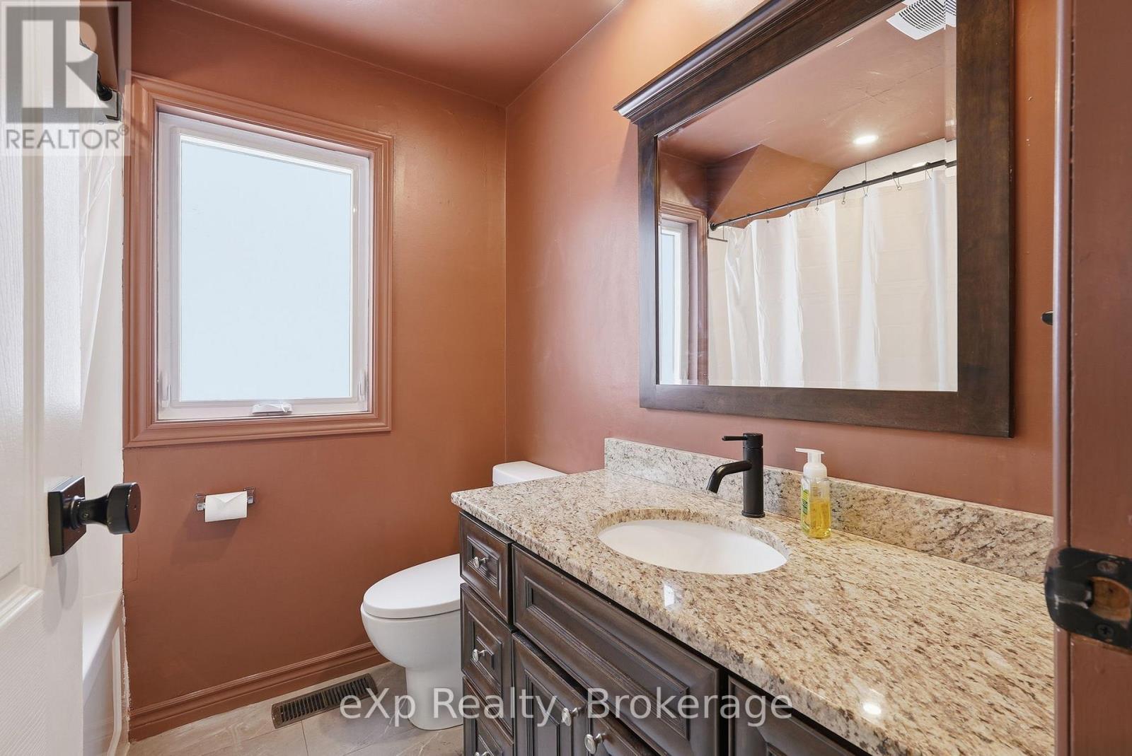 Main floor bathroom - 60 Main Street E, Mapleton, ON - Indoor Photo Showing Bathroom
