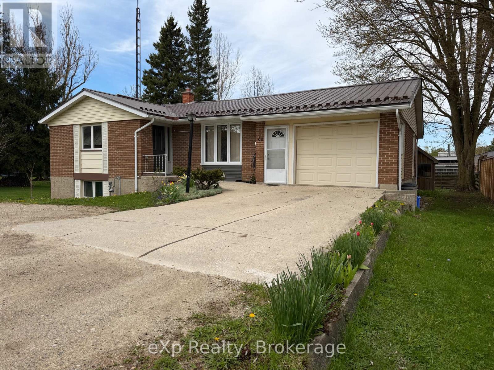 60 Main Street E, Mapleton, ON - Outdoor