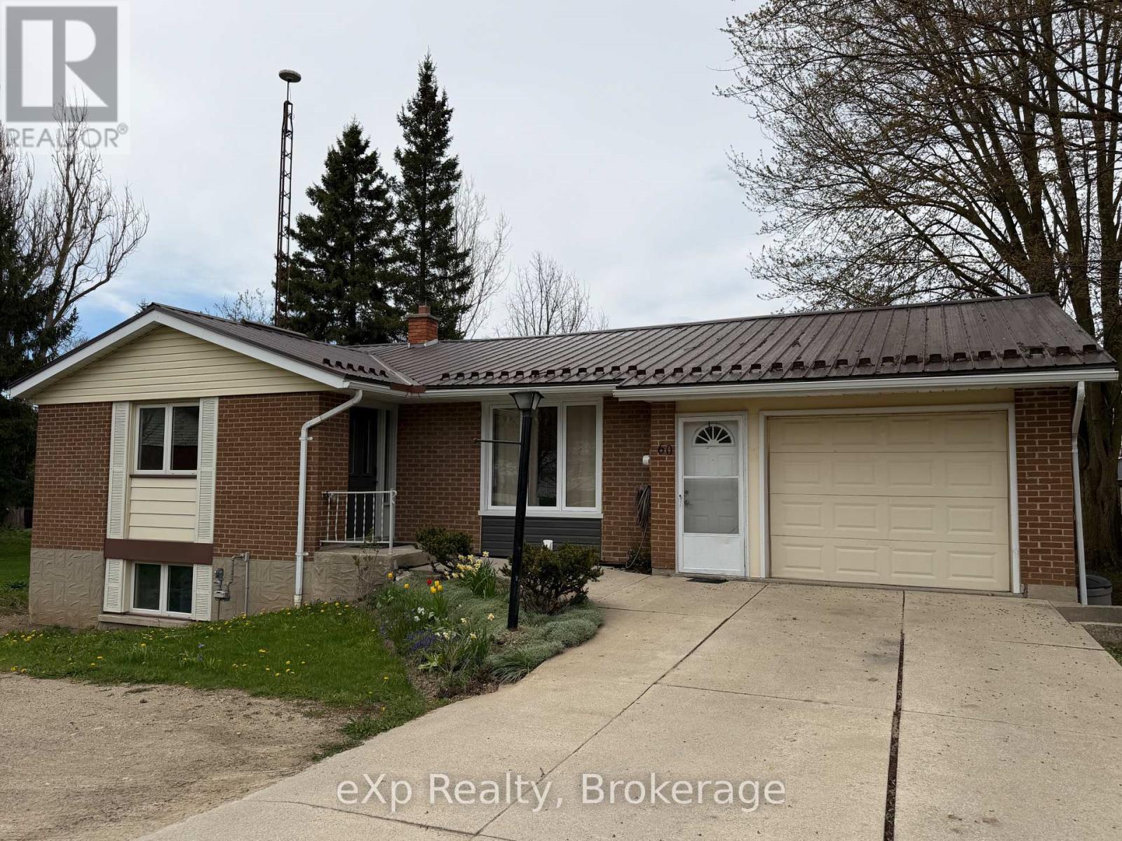 60 Main Street E, Mapleton, ON - Outdoor