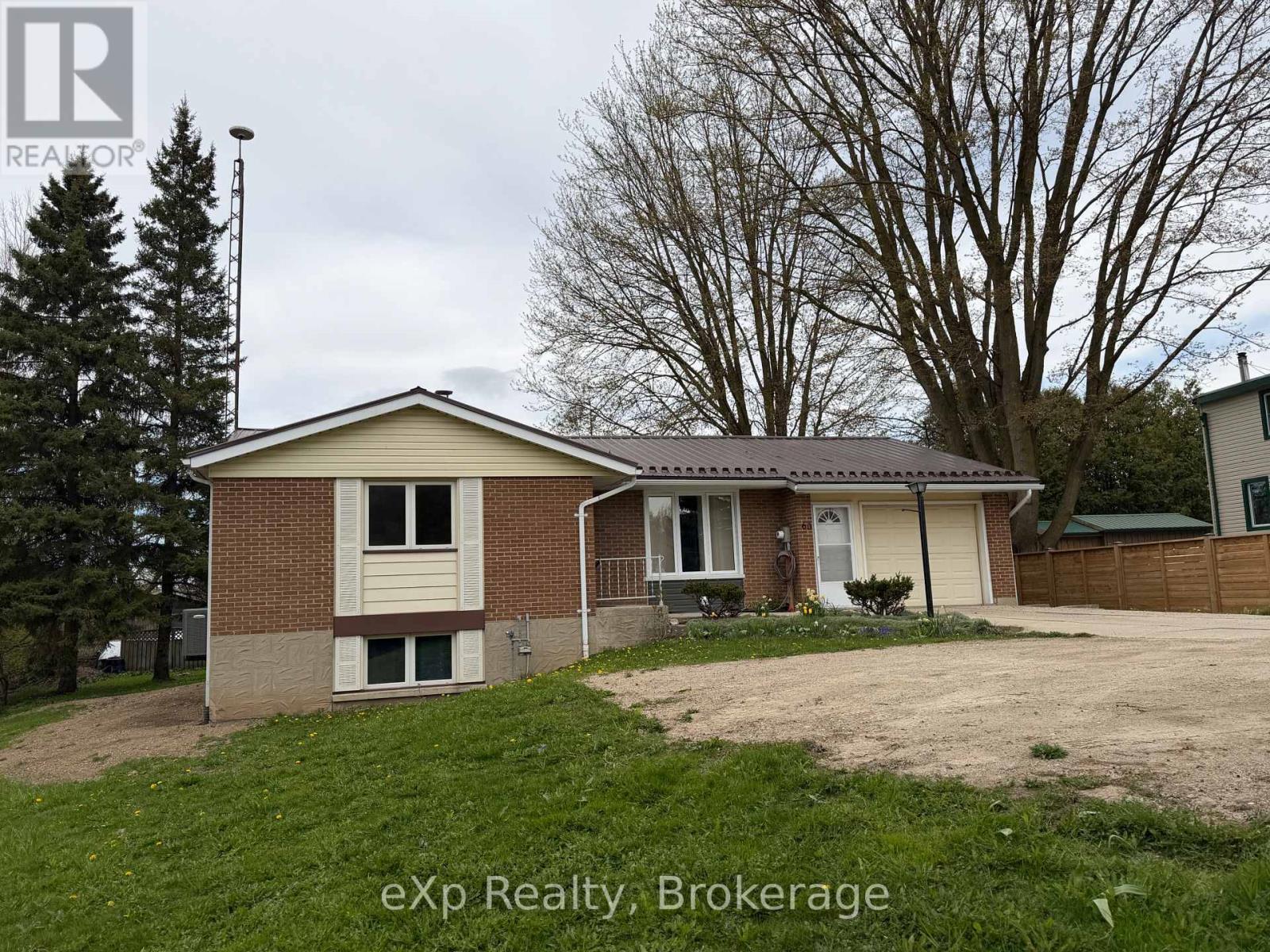 60 Main Street E, Mapleton, ON - Outdoor