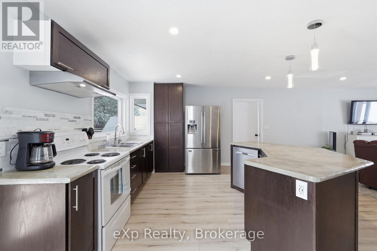 Kitchen - 60 Main Street E, Mapleton, ON - Indoor Photo Showing Kitchen With Double Sink