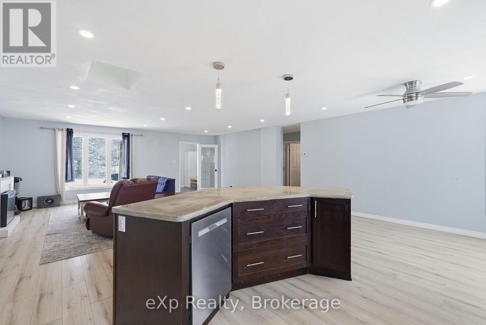 Island - 60 Main Street E, Mapleton, ON - Indoor Photo Showing Other Room