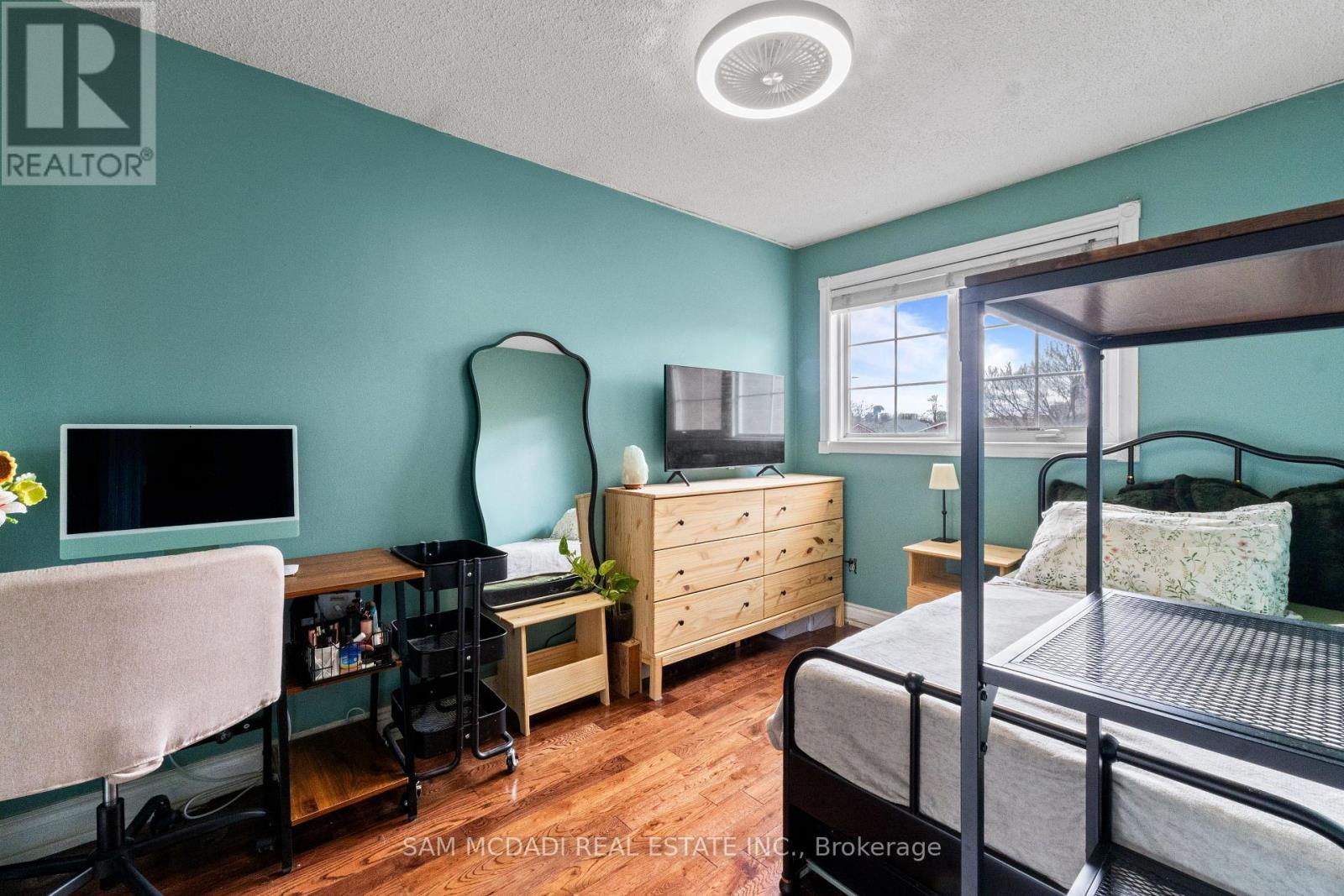4728 Antelope Crescent, Mississauga, ON - Indoor Photo Showing Bedroom