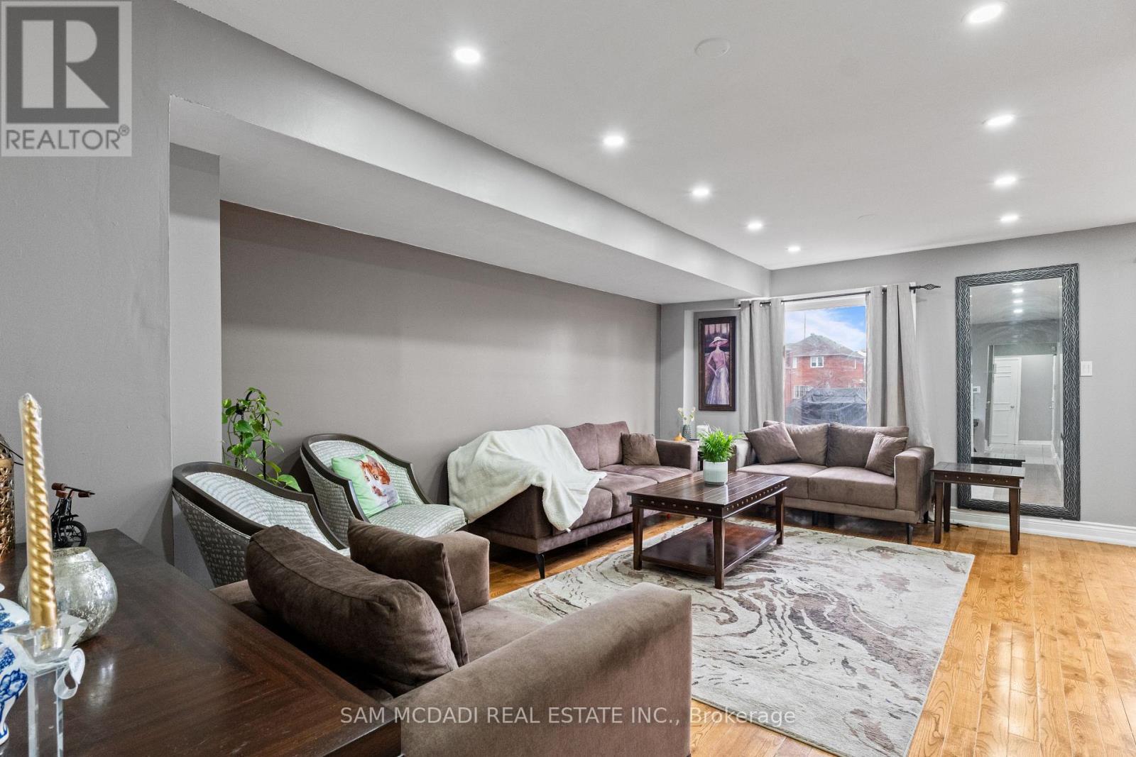 4728 Antelope Crescent, Mississauga, ON - Indoor Photo Showing Living Room