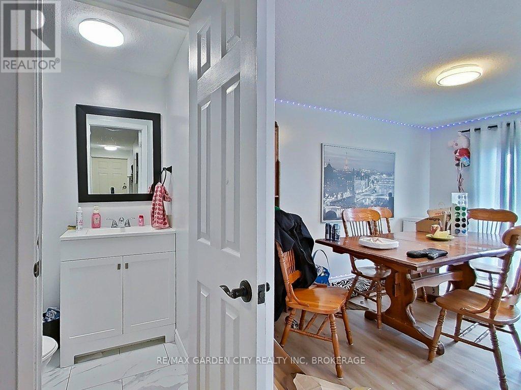 105 Tupper Drive, Thorold (Confederation Heights), ON - Indoor Photo Showing Dining Room