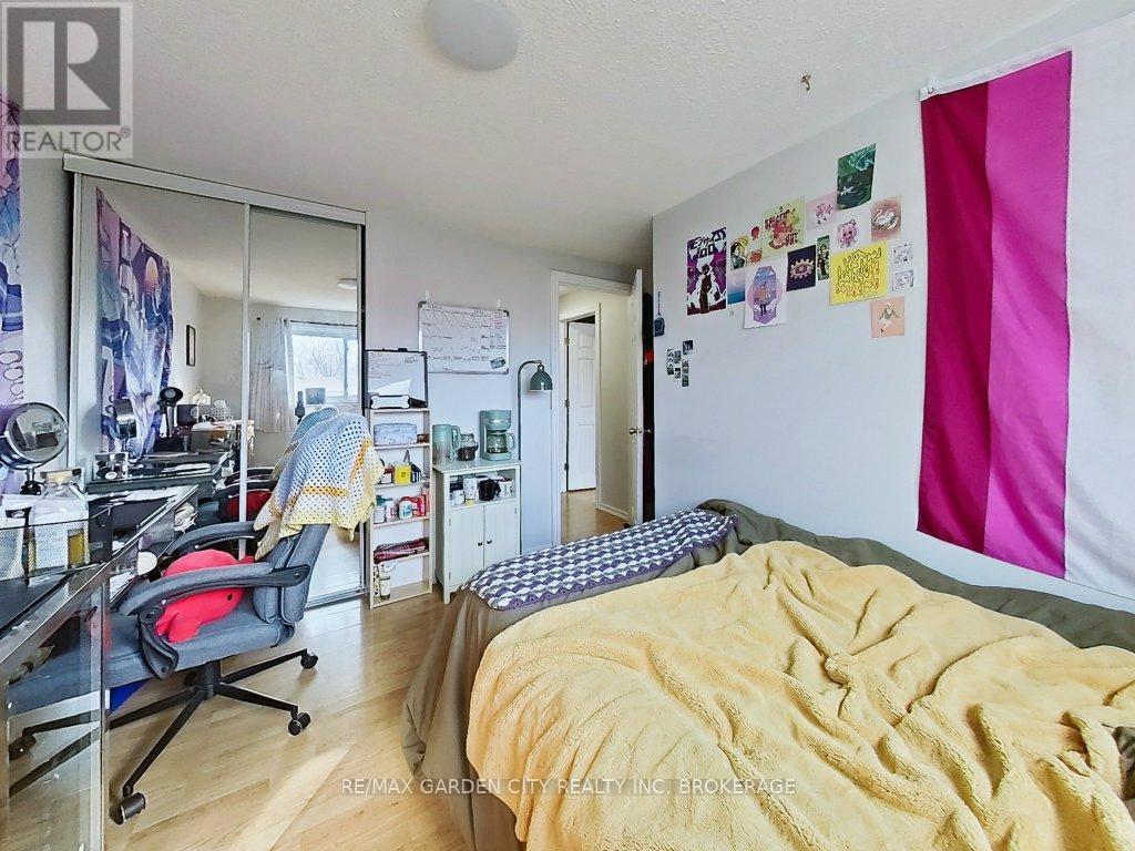 105 Tupper Drive, Thorold (Confederation Heights), ON - Indoor Photo Showing Bedroom