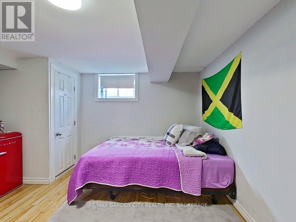 105 Tupper Drive, Thorold (Confederation Heights), ON - Indoor Photo Showing Bedroom