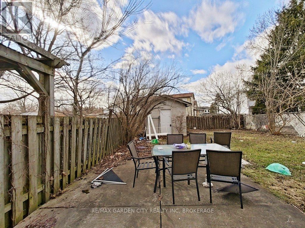 105 Tupper Drive, Thorold (Confederation Heights), ON - Outdoor