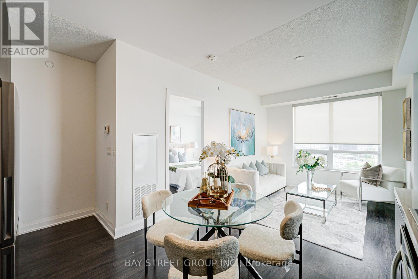 1606 - 398 Highway 7 E, Richmond Hill, ON - Indoor Photo Showing Dining Room