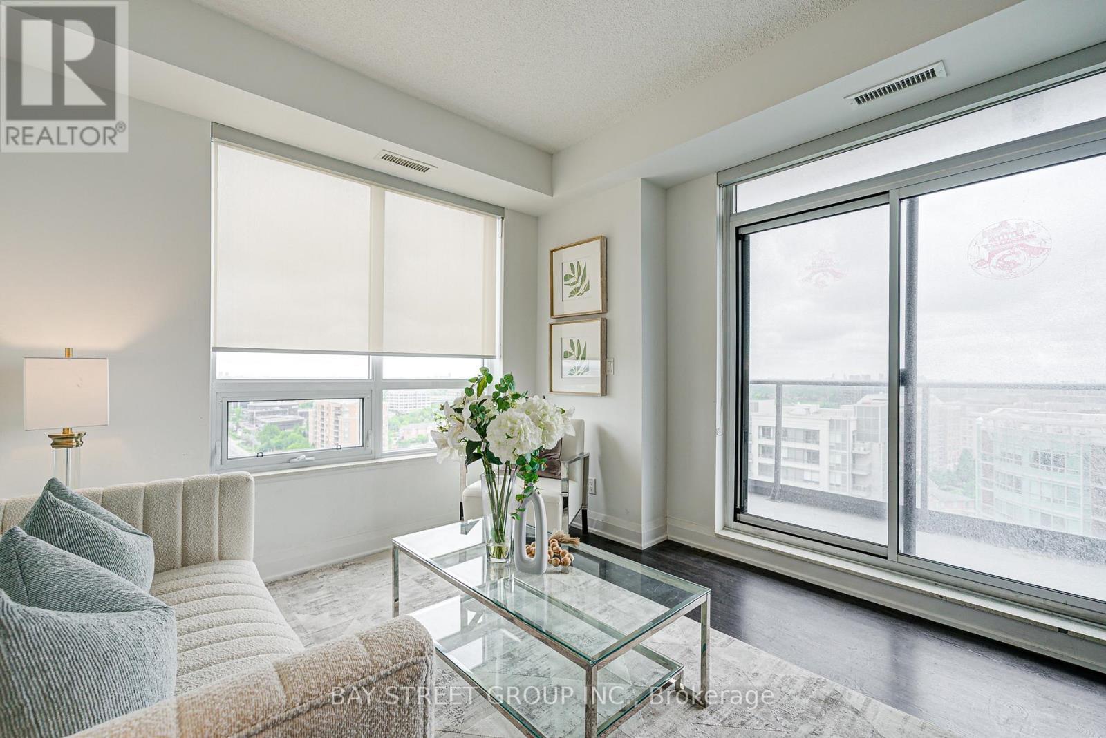 1606 - 398 Highway 7 E, Richmond Hill, ON - Indoor Photo Showing Living Room