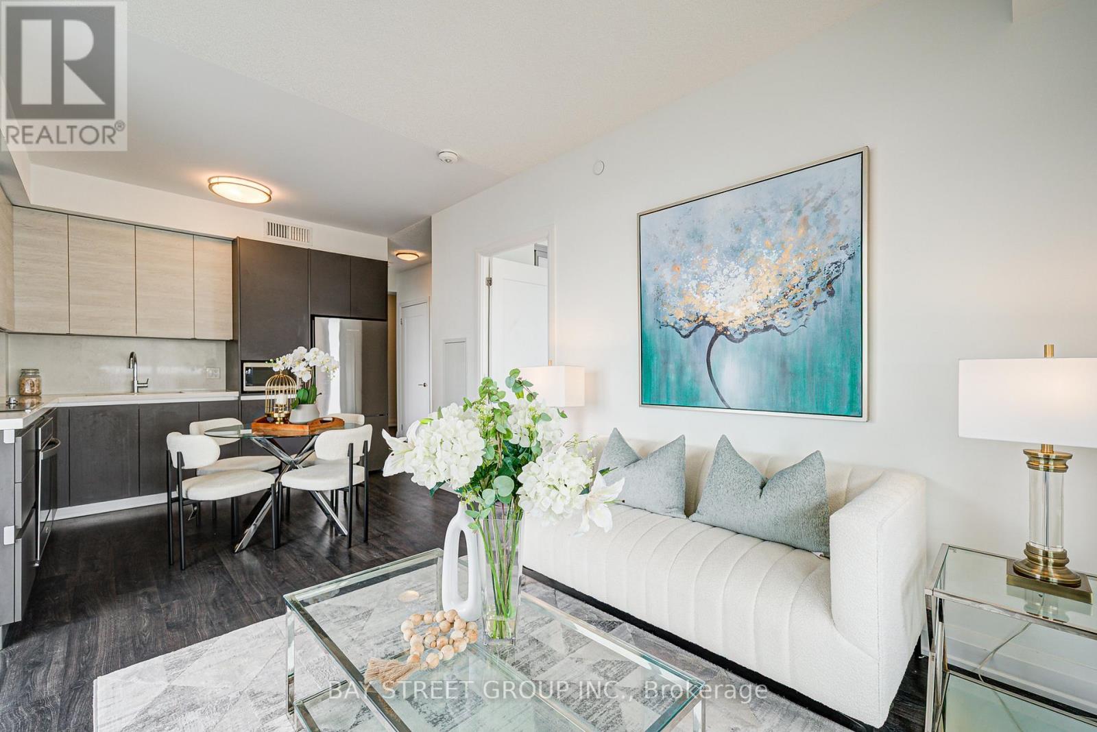 1606 - 398 Highway 7 E, Richmond Hill, ON - Indoor