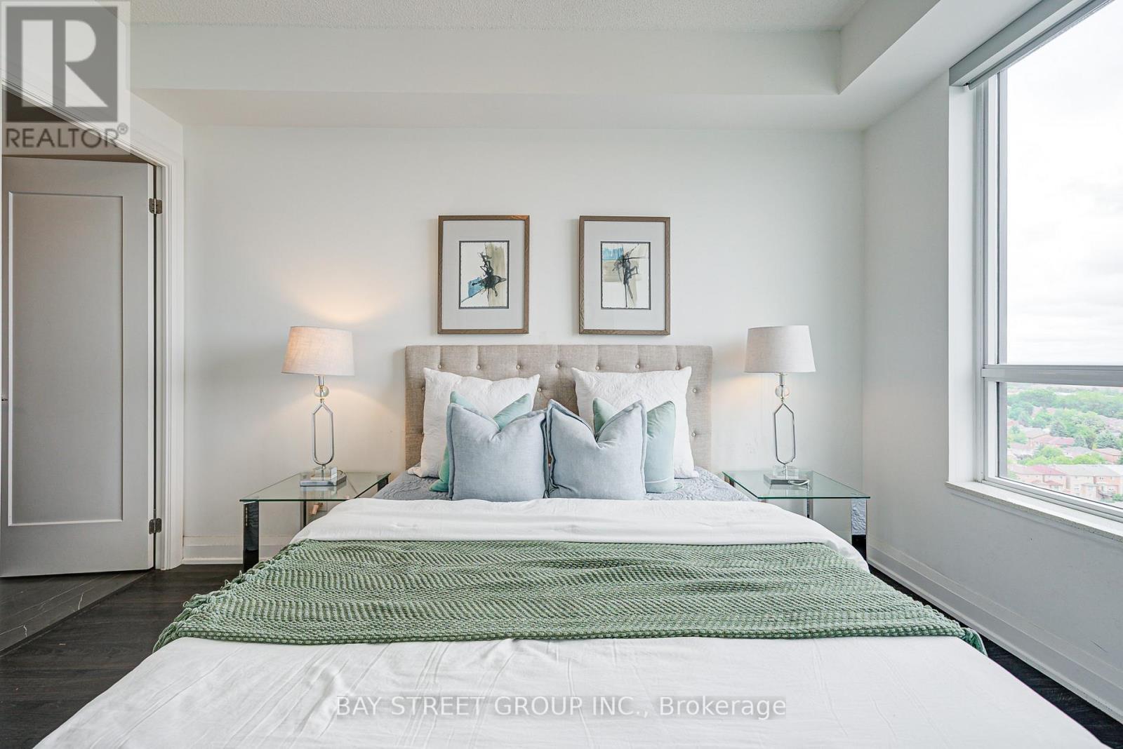 1606 - 398 Highway 7 E, Richmond Hill, ON - Indoor Photo Showing Bedroom