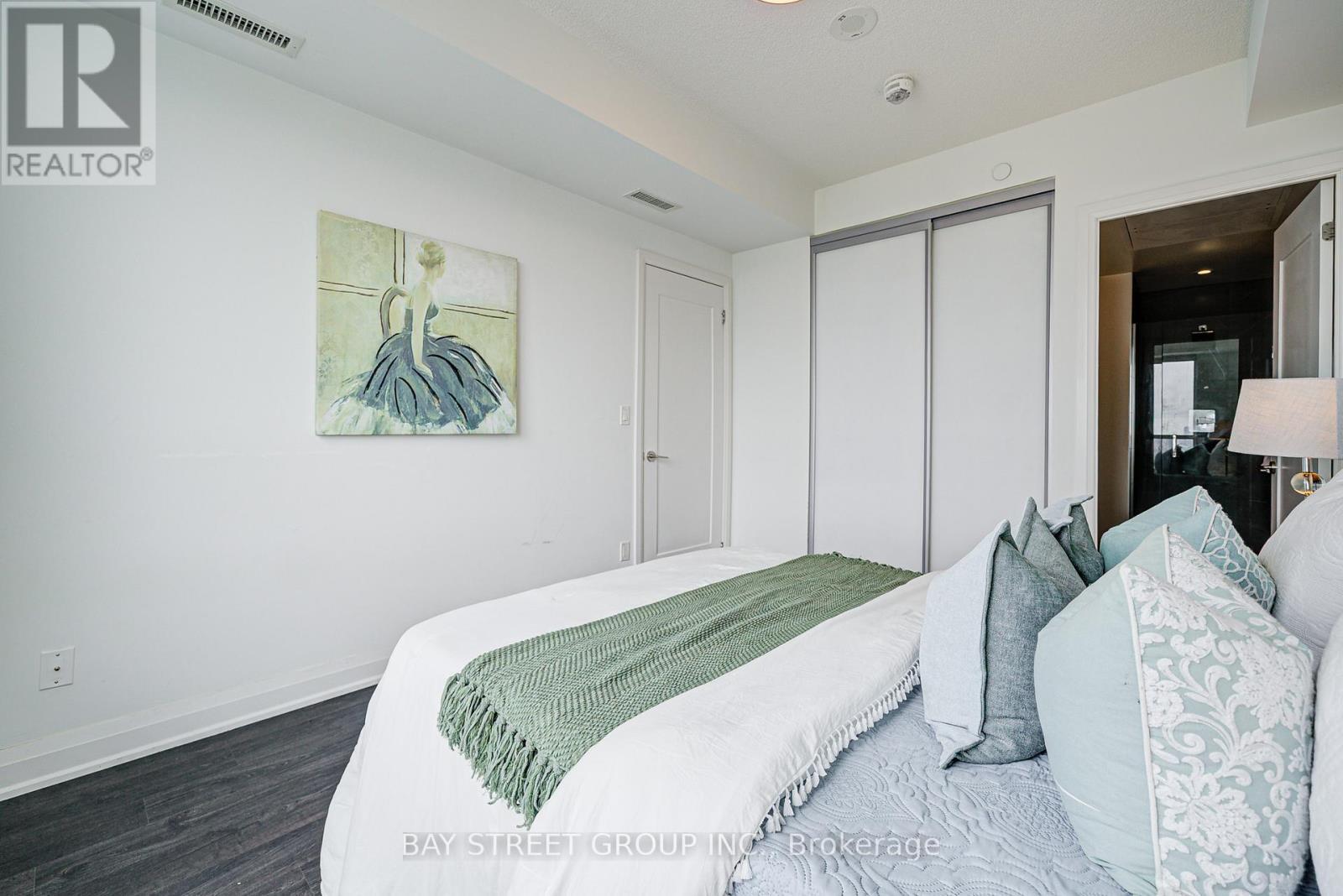 1606 - 398 Highway 7 E, Richmond Hill, ON - Indoor Photo Showing Bedroom