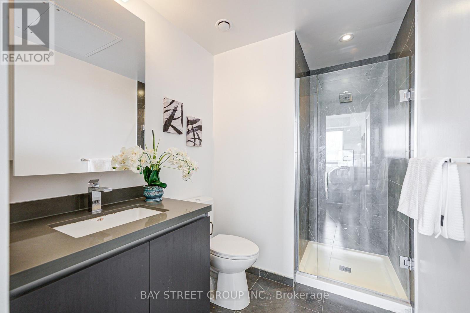 1606 - 398 Highway 7 E, Richmond Hill, ON - Indoor Photo Showing Bathroom