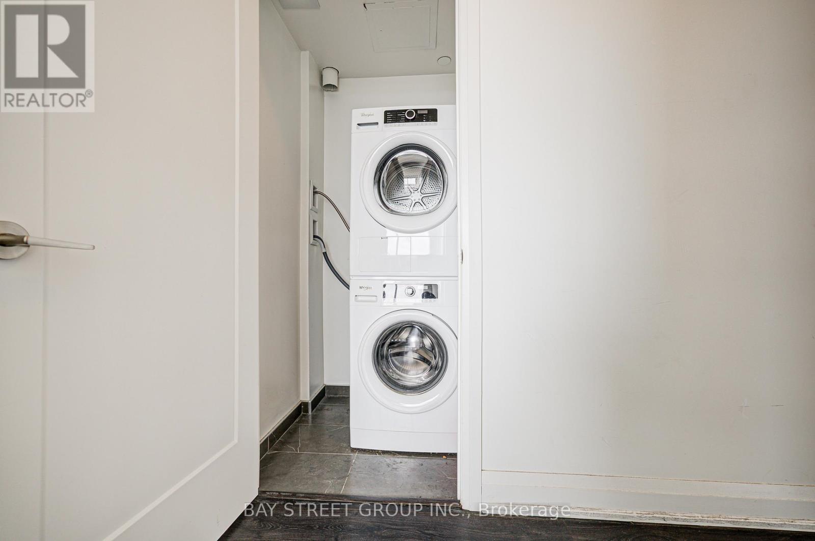 1606 - 398 Highway 7 E, Richmond Hill, ON - Indoor Photo Showing Laundry Room
