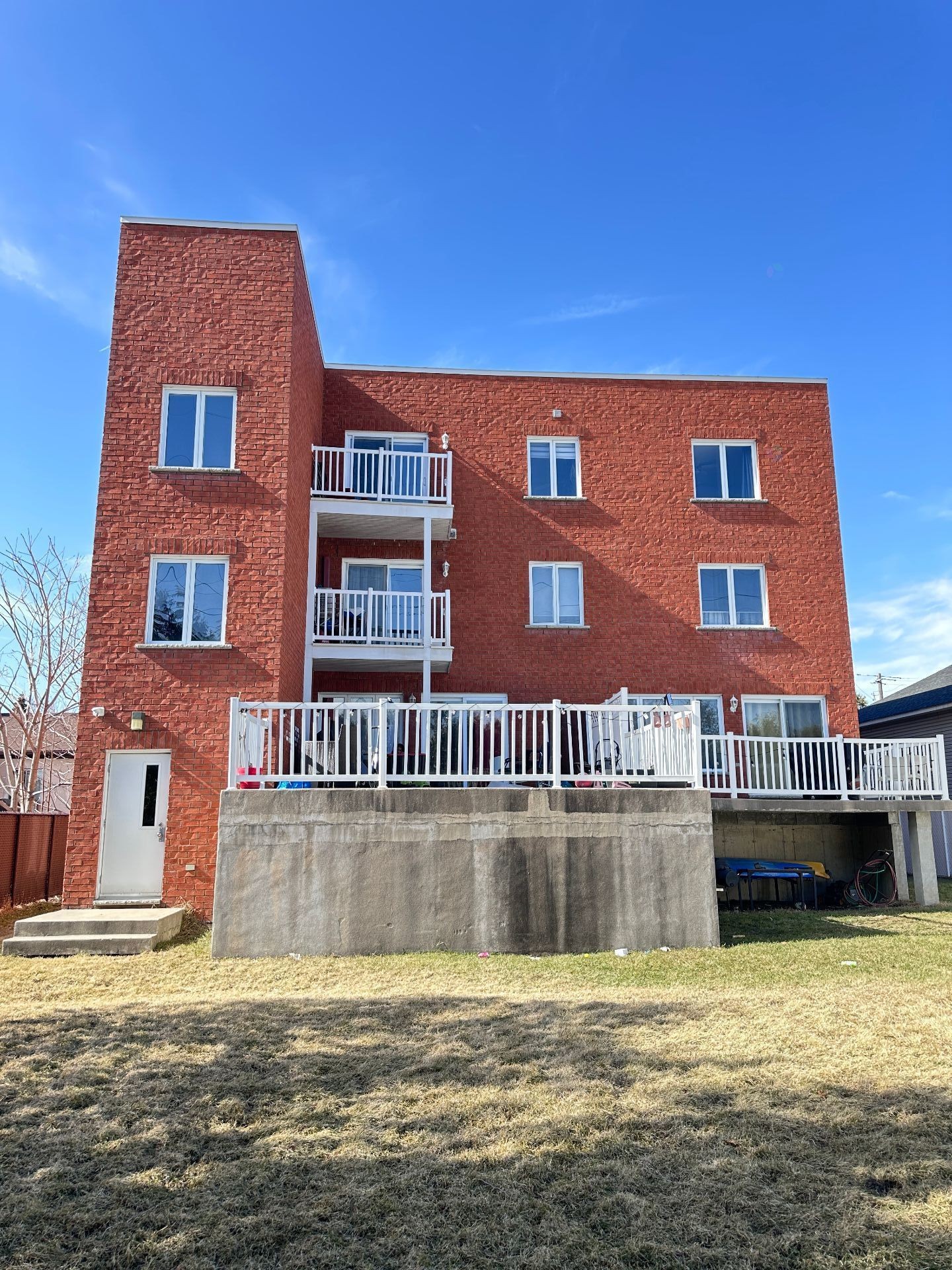 Courtyard - 201-5565 Av. Albanie, Brossard, QC - Outdoor With Balcony With Exterior