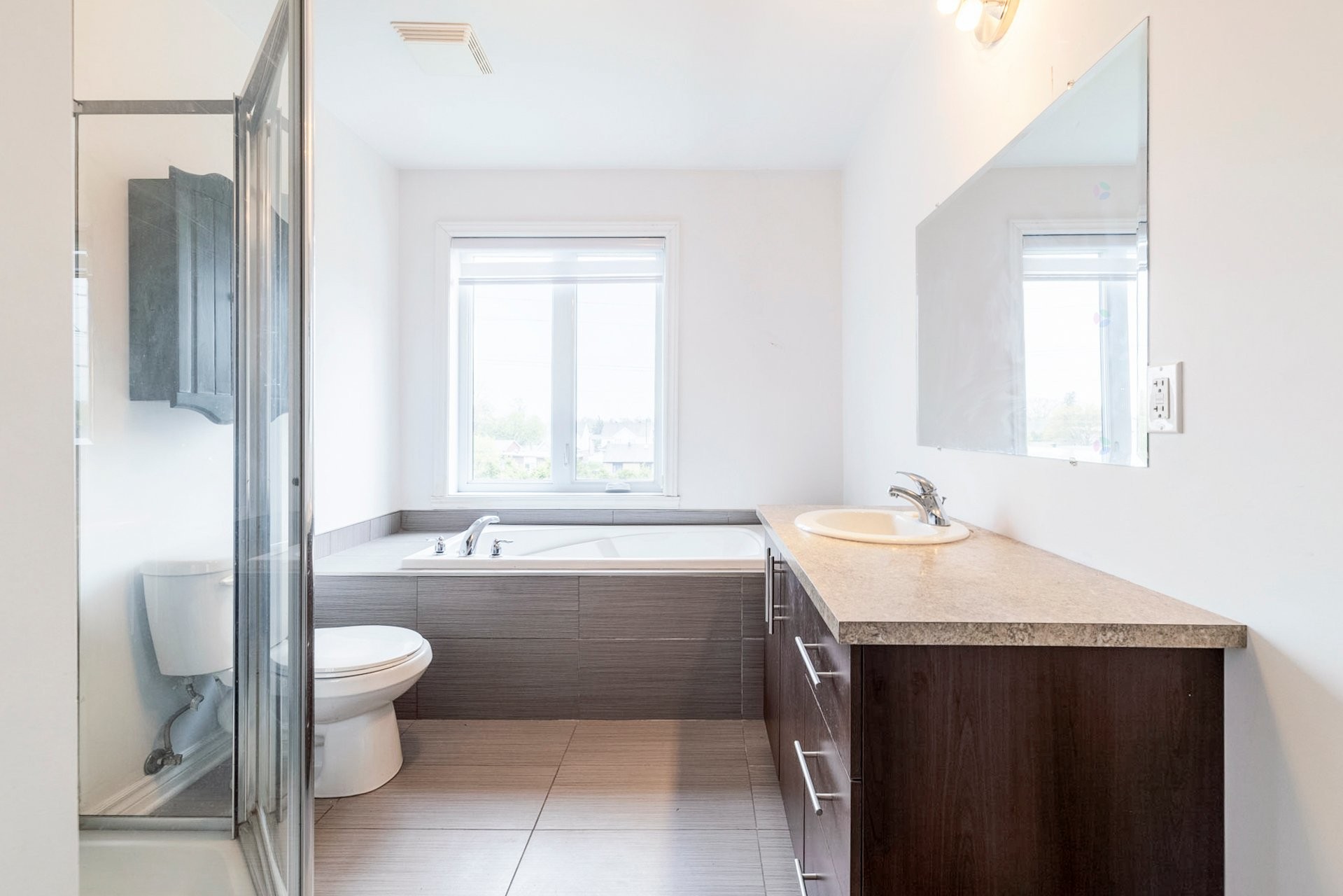 Bathroom - 302-5565 Av. Albanie, Brossard, QC - Indoor Photo Showing Bathroom