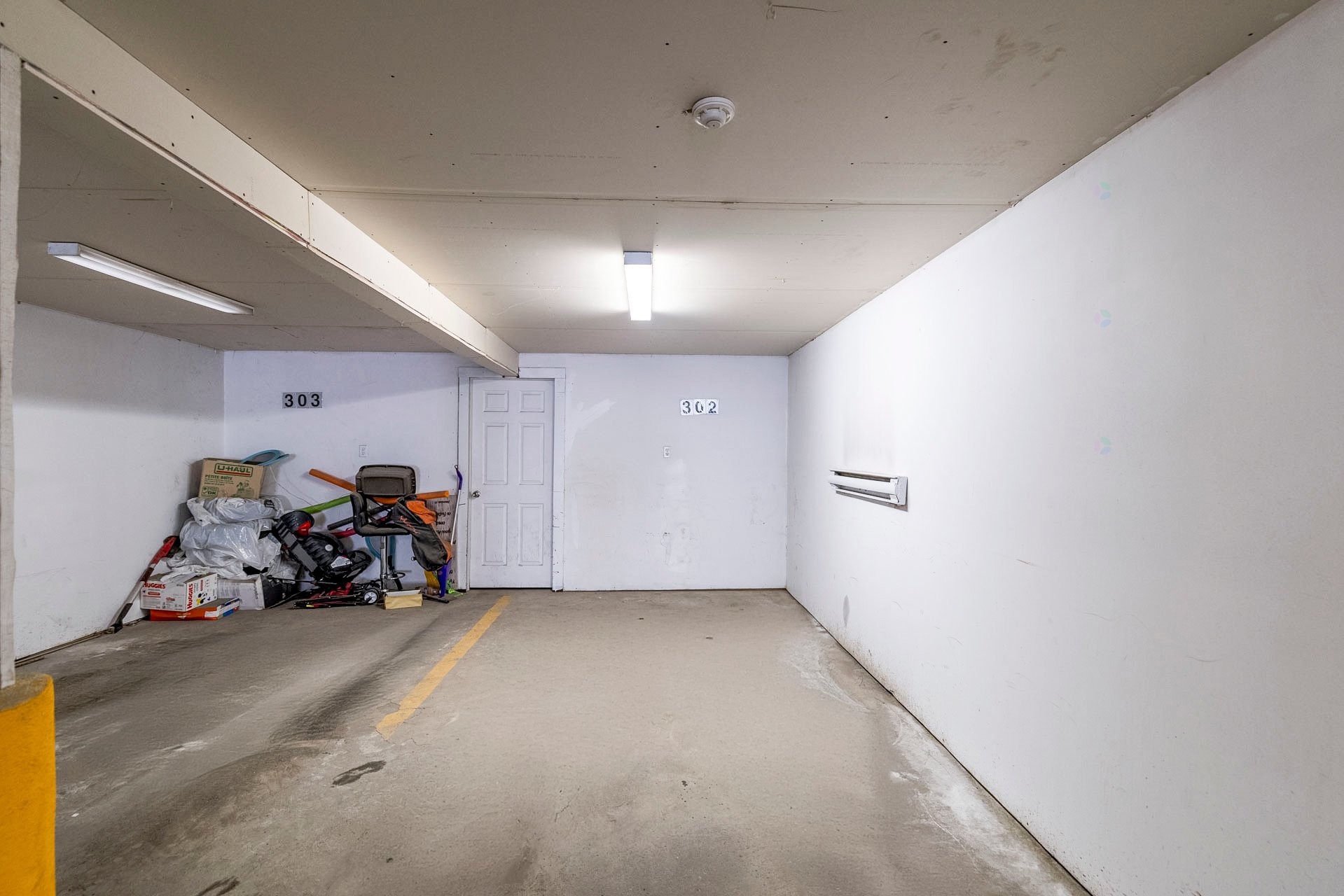 Parking - 302-5565 Av. Albanie, Brossard, QC - Indoor Photo Showing Garage