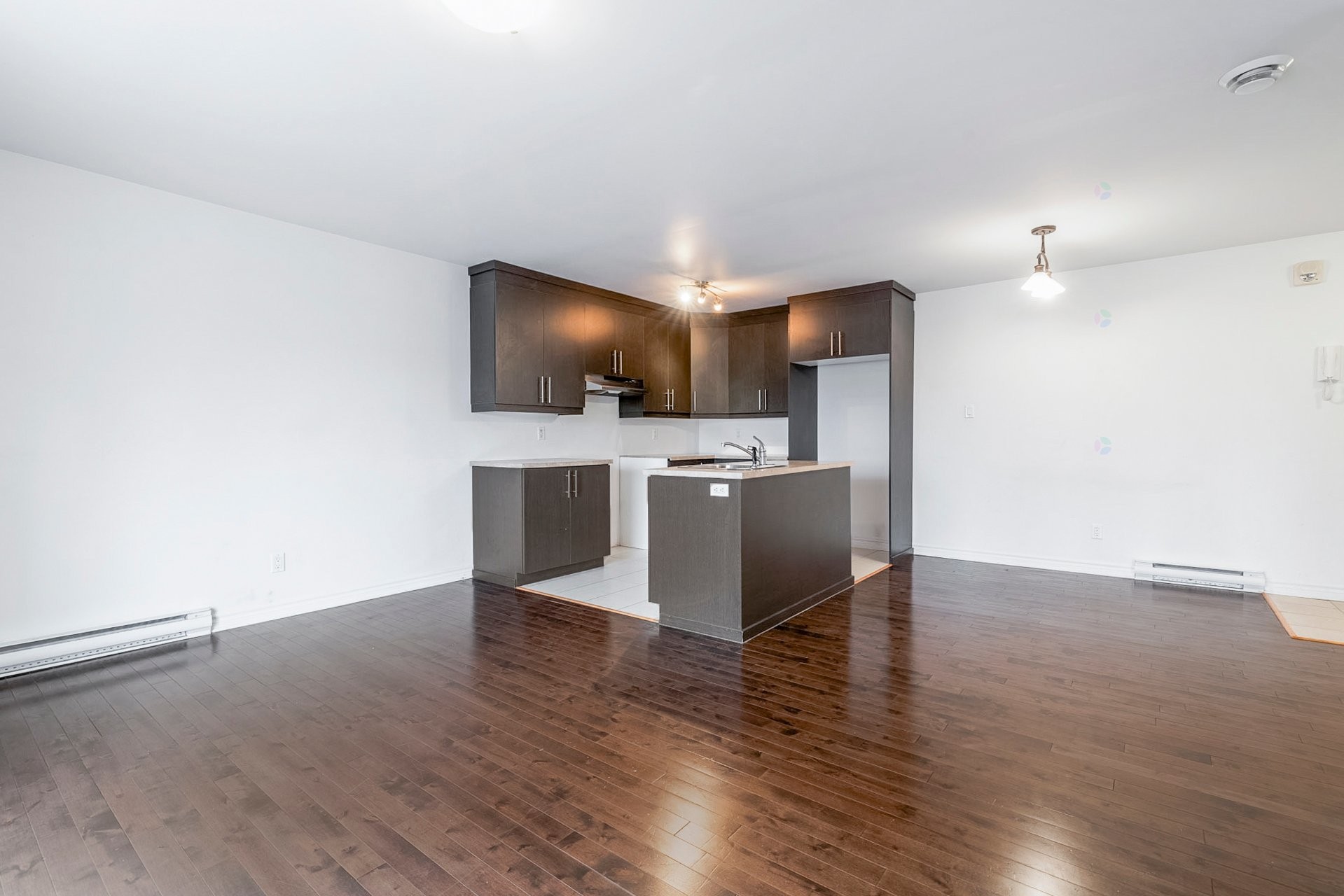 Dining Room - 302-5565 Av. Albanie, Brossard, QC - Indoor Photo Showing Kitchen