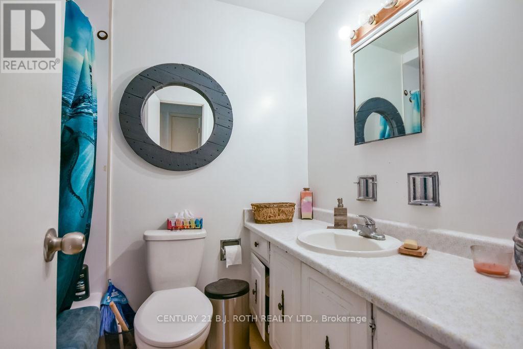 Bathroom- AI photo - 17 Burbank Place, Barrie, ON - Indoor Photo Showing Bathroom