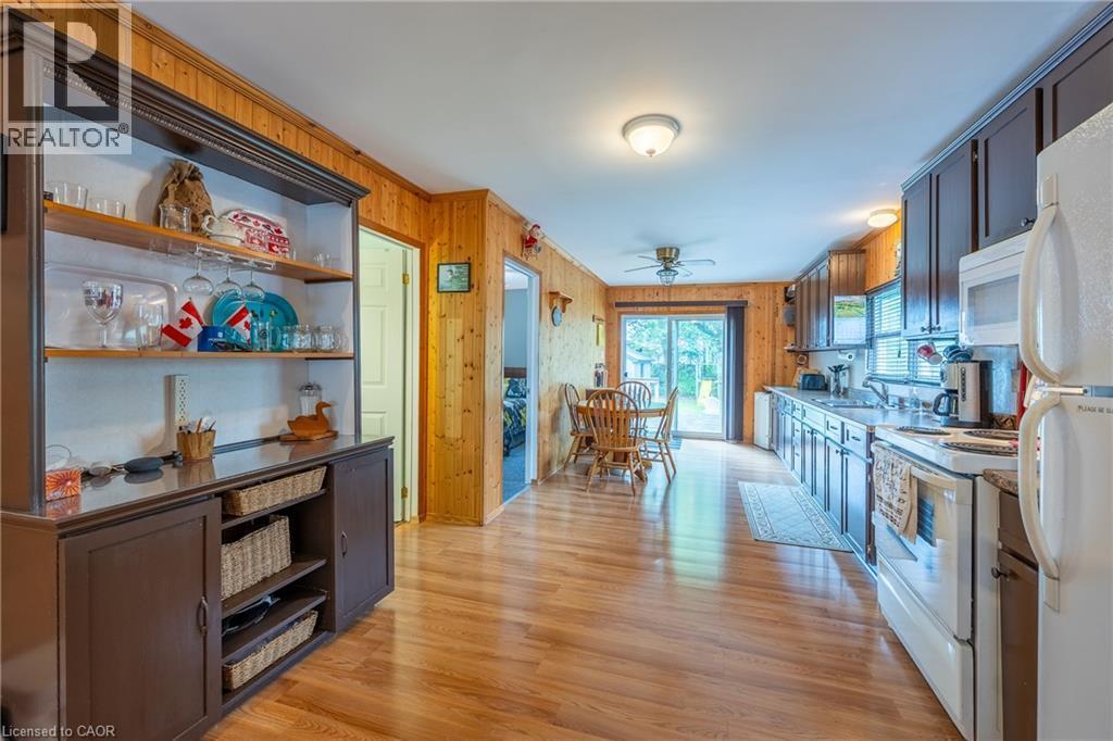 306 Cedar Drive, Turkey Point, ON - Indoor Photo Showing Kitchen